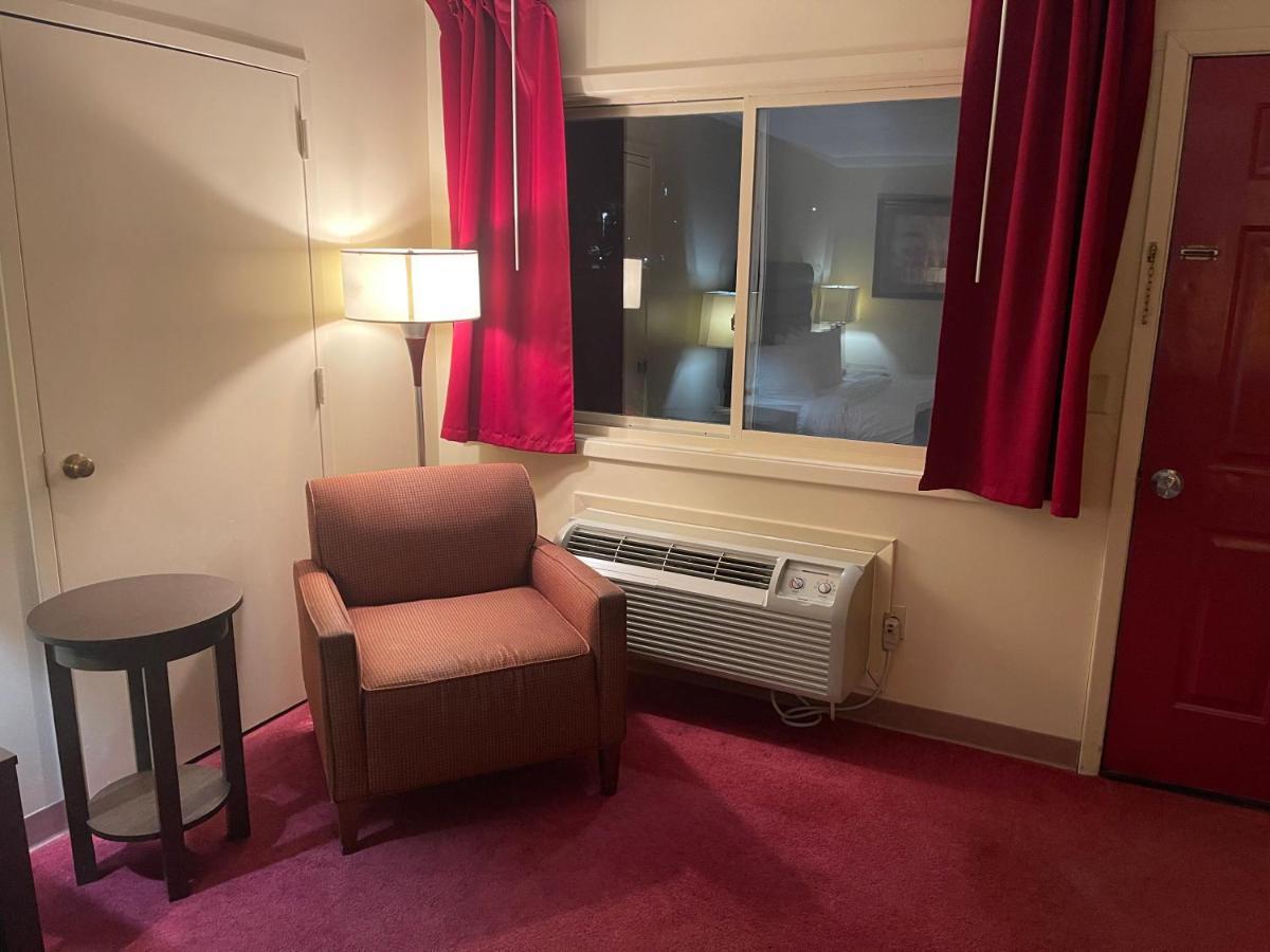 Dollinger'S Motor Inn Albion Экстерьер фото