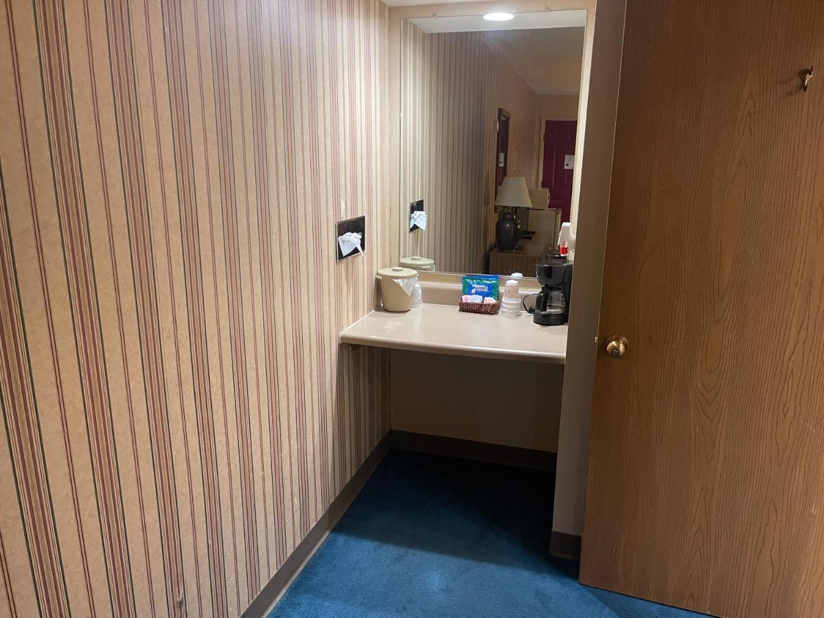Dollinger'S Motor Inn Albion Экстерьер фото